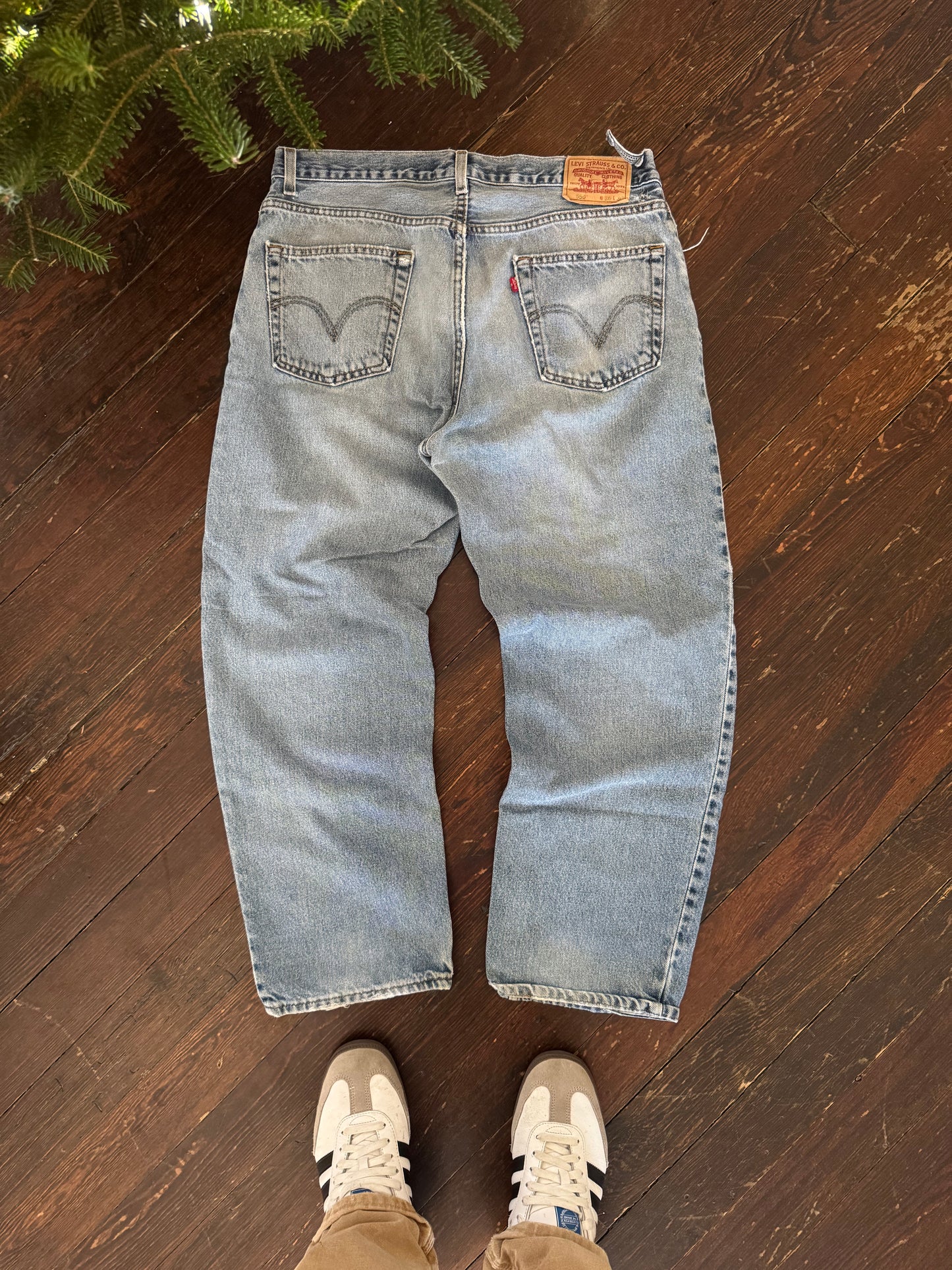 Vintage Levi 550 Light Washed Size 36x30 Jeans