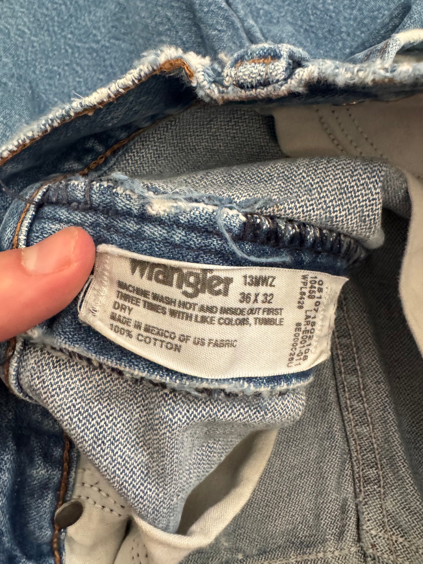 Y2K Wrangler Size 35x32 Light Washed Jeans