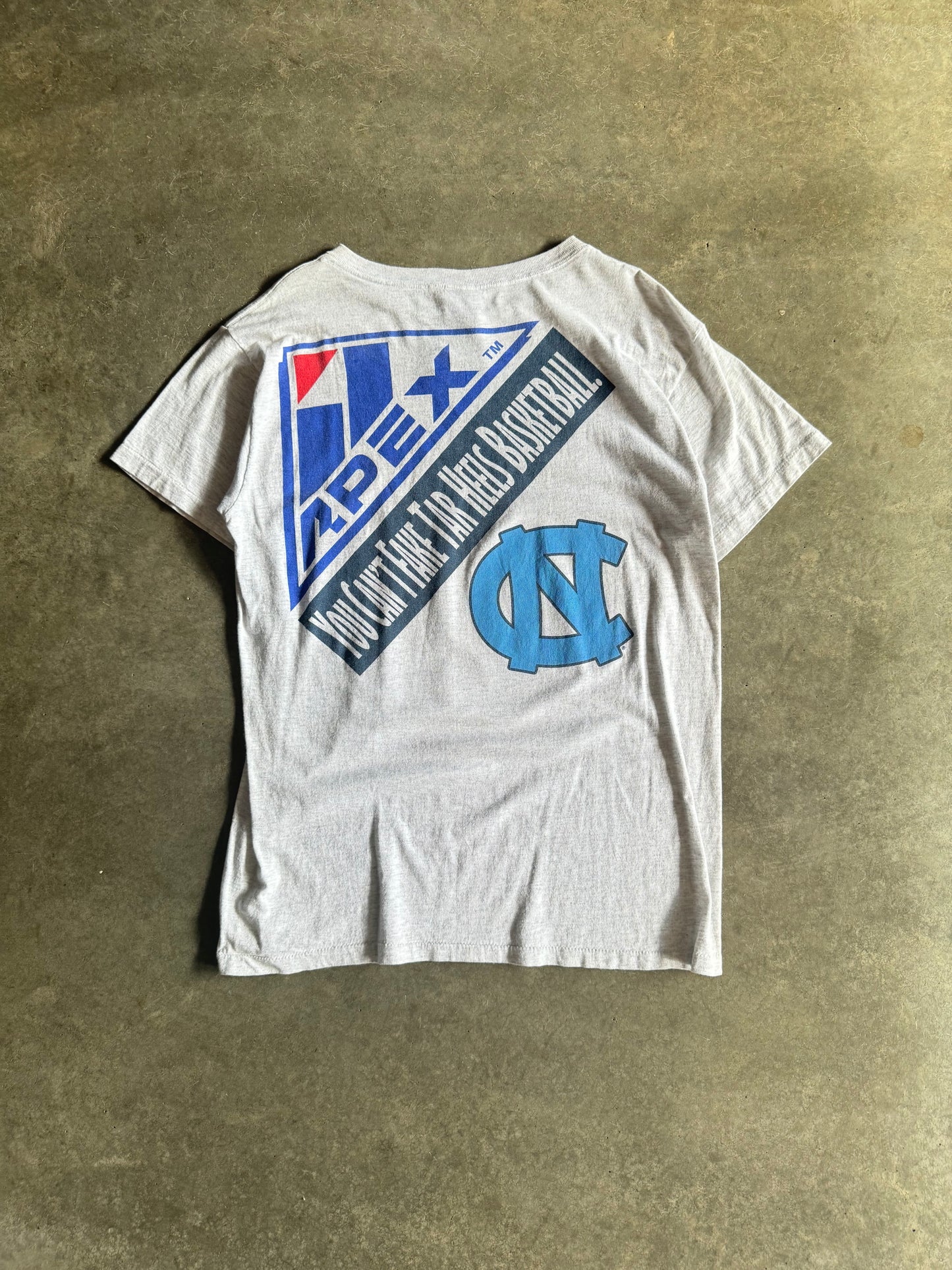 Vintage UNC Tar Heels Apex Basketball Tee - L